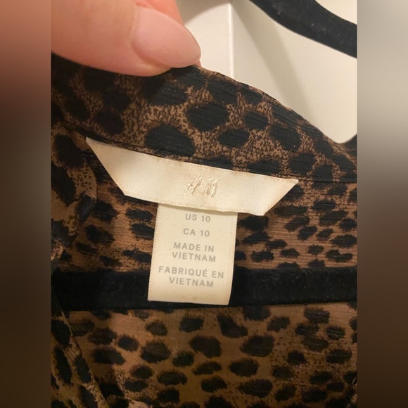 H&M Band collar leopard print blouse size 10 good condition - Picture 4 of 4